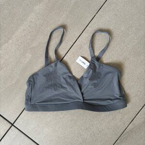 GAP BODY Gray LIVE-IN PRETTY CROSSOVER BRALETTE Sz M